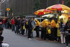 10 Potret antrean ini bisa jadi pelajaran buat kamu untuk lebih sabar