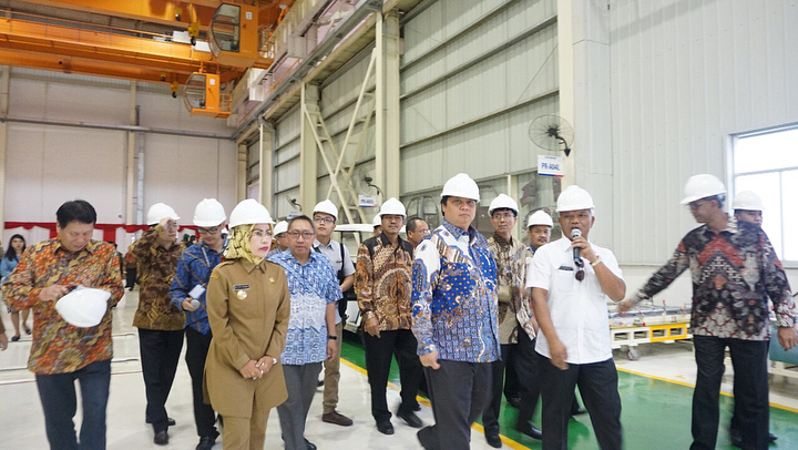 10 Potret Airlangga, menteri Jokowi yang gantikan Setnov di Golkar