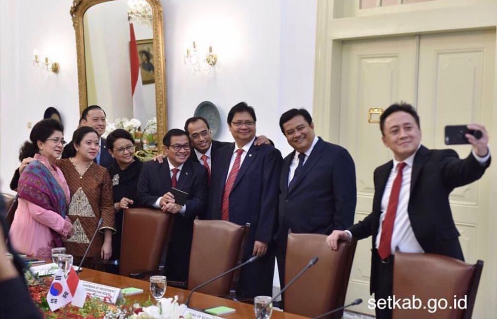 10 Potret Airlangga, menteri Jokowi yang gantikan Setnov di Golkar
