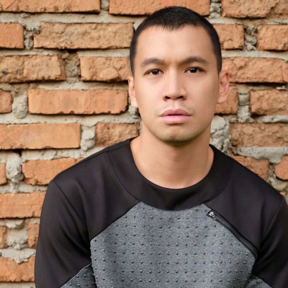 Sudah menikah, 5 seleb pria ini ciuman dengan wanita lain di film