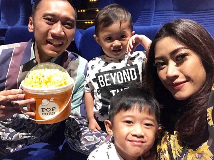 Beda gaya Selvi Ananda dan Aliya Rajasa saat momong anak