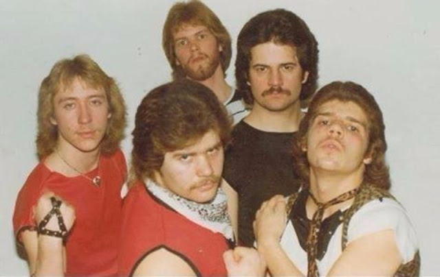 10 Foto band metal dunia 80-an paling gagal, posenya nggak sangar blas