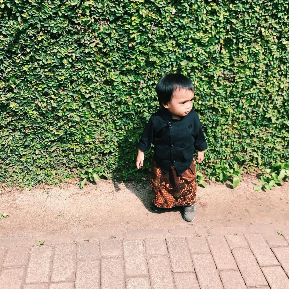 Potret imutnya 10 anak selebriti saat kenakan pakaian adat