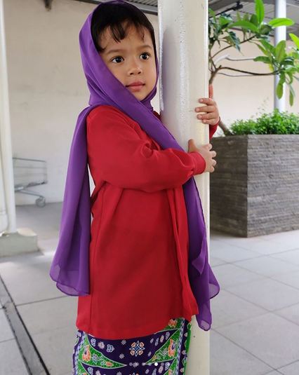 Potret imutnya 10 anak selebriti saat kenakan pakaian adat