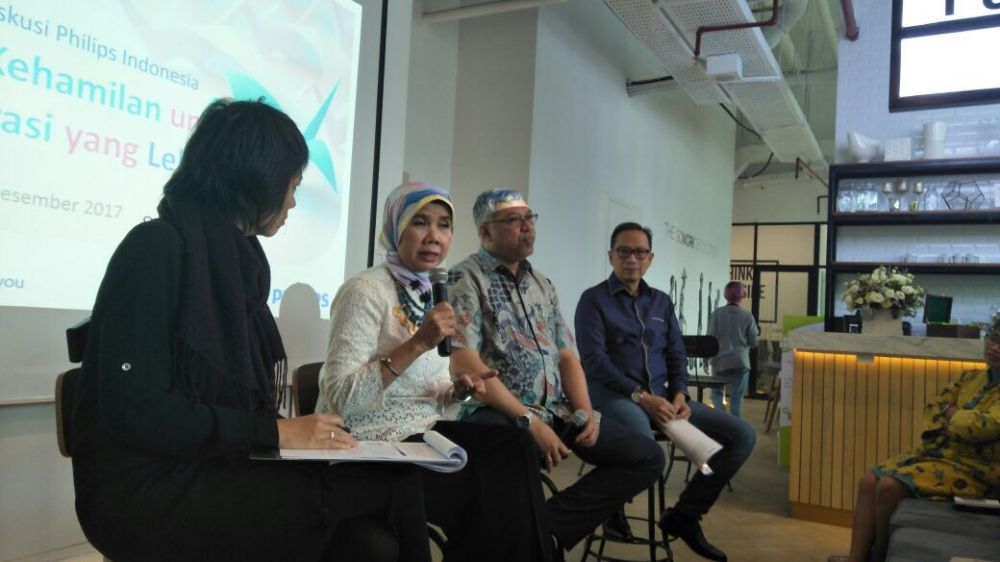 Tren melahirkan water birth dan Lotus birth, aman kah?