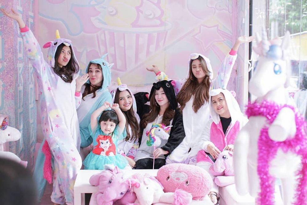 Potret kemeriahan ulang tahun Arsy Hermansyah yang ketiga di Bangkok