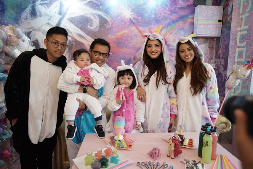 Potret kemeriahan ulang tahun Arsy Hermansyah yang ketiga di Bangkok