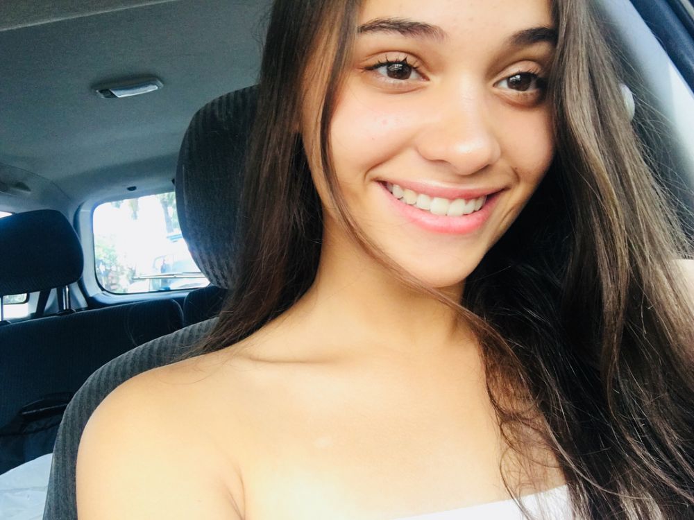 10 Potret cantiknya Aurora Ribero, pemeran utama film Susah Sinyal