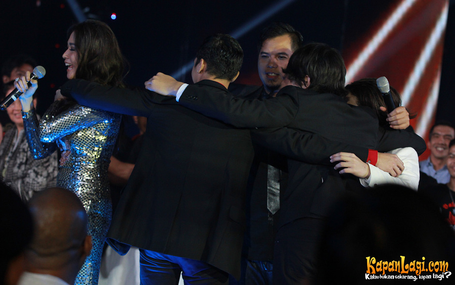 Pernah seteru usai cerai, ini 7 momen kompak Dhani dan Maia demi anak