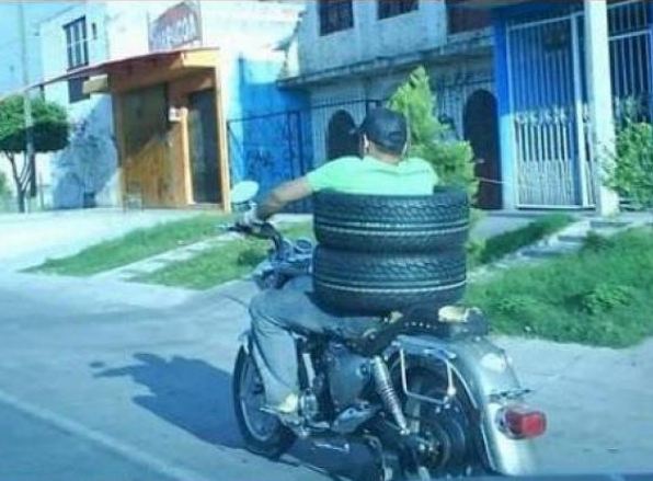 10 Foto imajinasi naik motor ini bikin yang lihat cengar-cengir