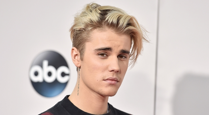 8 Seleb ini dilarang ke China, ada yang karena foto dengan Dalai Lama