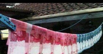 10 Foto parodi kocak 'pencucian uang' ini dijamin bikin kamu ngakak