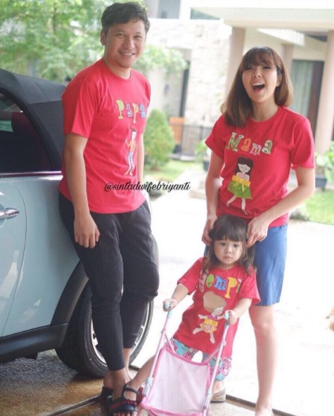 4 Keluarga artis ini gemar pakai baju kembaran, kompak banget