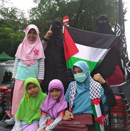 10 Pemandangan unik dari aksi bela Palestina di Monas