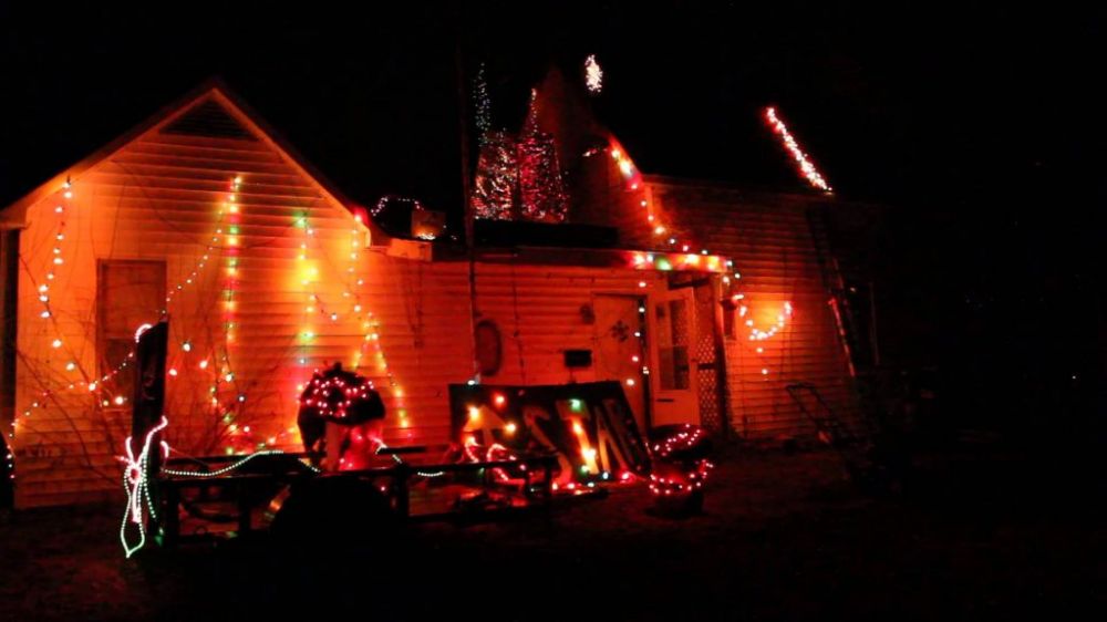 10 Dekorasi lampu Natal ini jadi gagal indah, bikin tepuk jidat