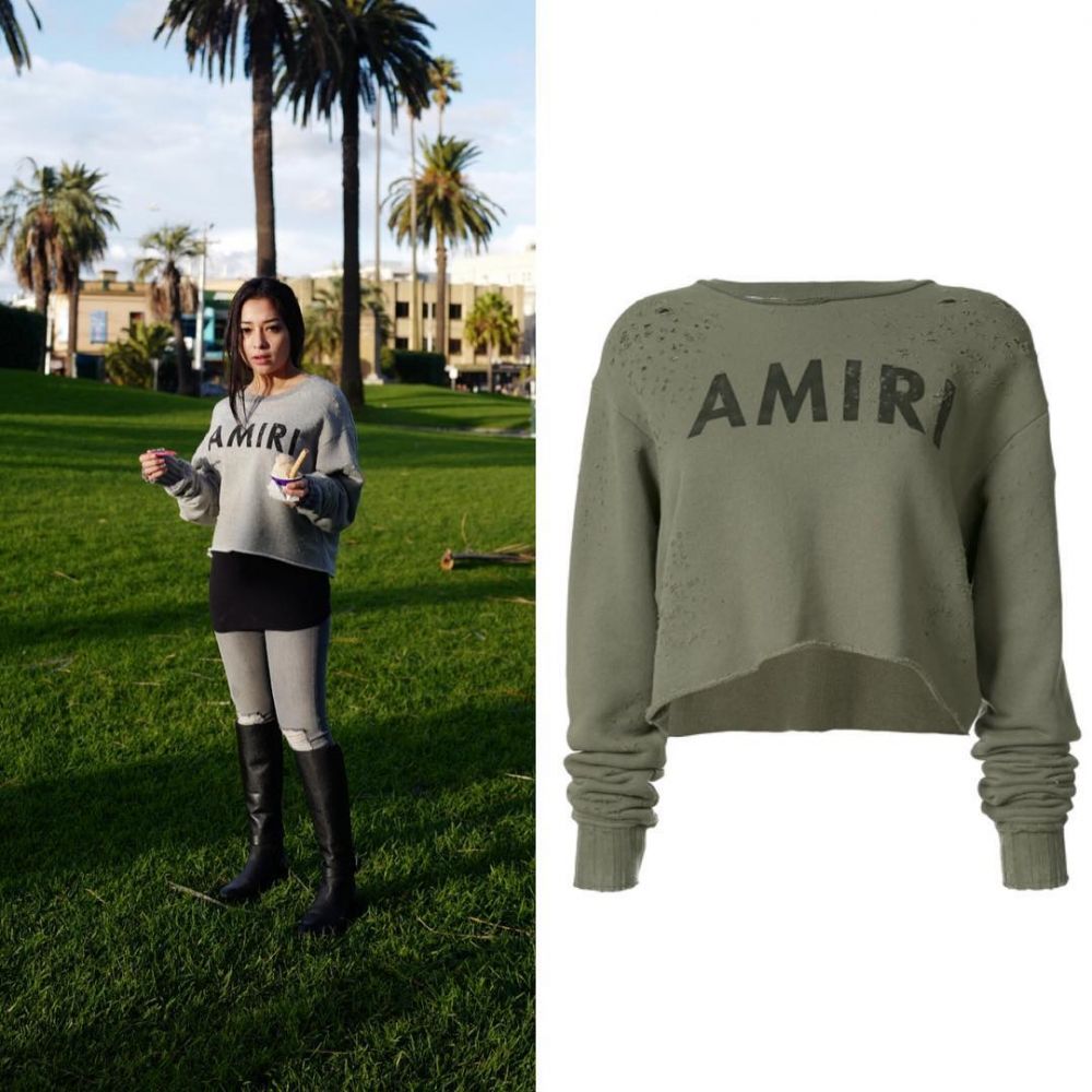 Kerap tampil glamor, ini harga 10 busana yang dipakai Nikita Willy