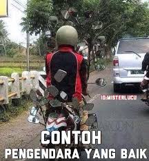 10 Meme di balik spion ini bikin senyum-senyum sendiri, kamu pernah? 