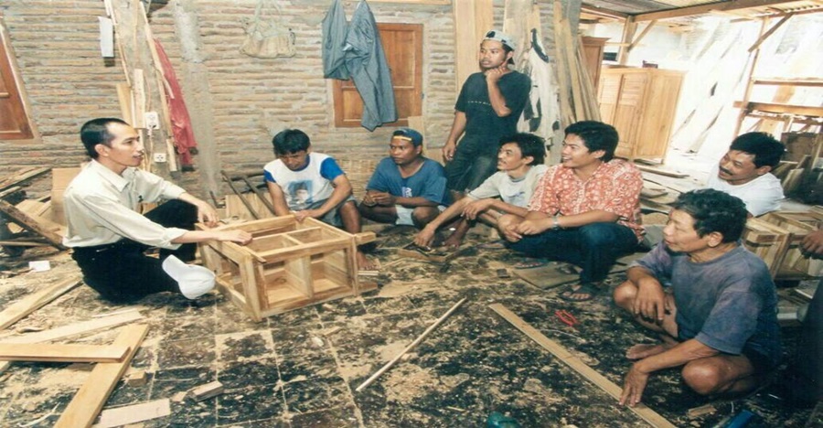 Potret Jokowi saat masih menjadi pengusaha mebel, figur pekerja keras