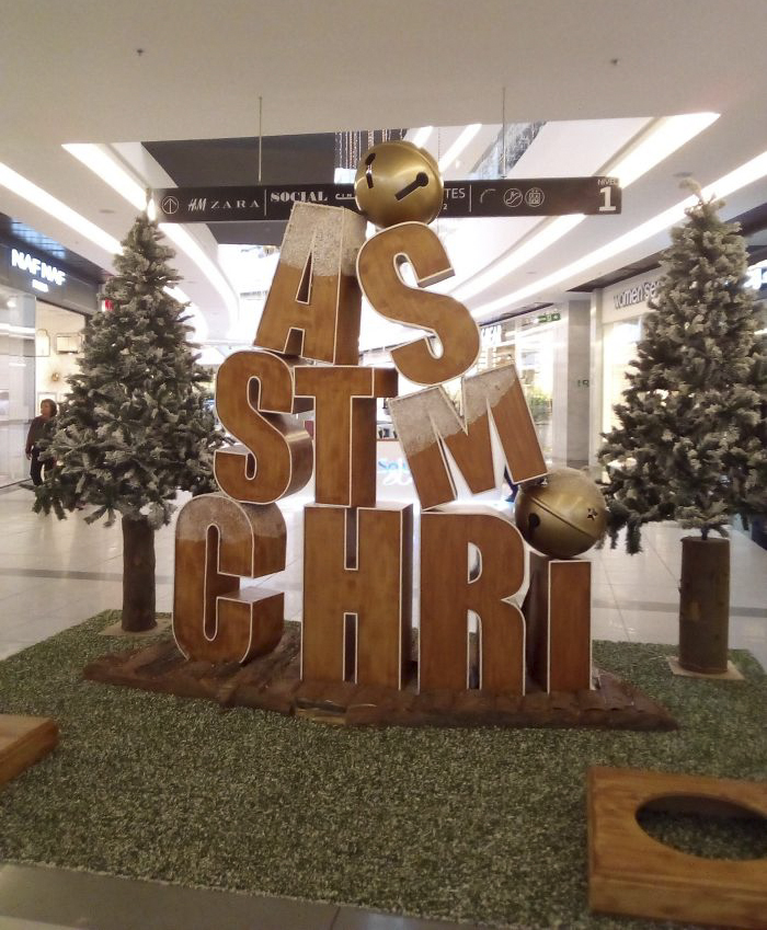 15 Pernak-pernik penyambutan Natal nyeleneh ini bikin tepuk jidat