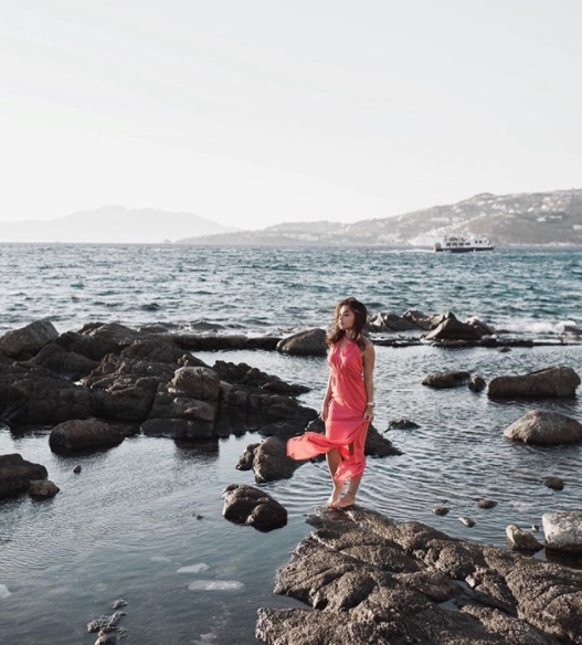 10 Momen Nikita Willy saat liburan di pantai, dari Bali sampai Yunani