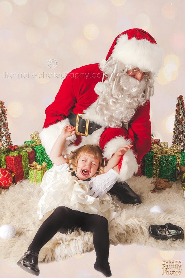 10 Foto kebersamaan Santa Klaus yang bikin gagal bahagia