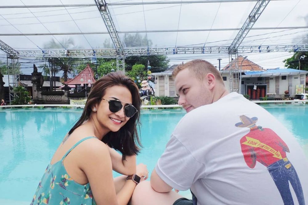 10 Momen mesra Vanessa Angel dengan pacar barunya, udah move on nih