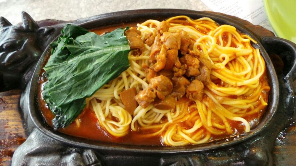 5 Makanan khas Indonesia ini disajikan di hotplate, lezatnya nambah!