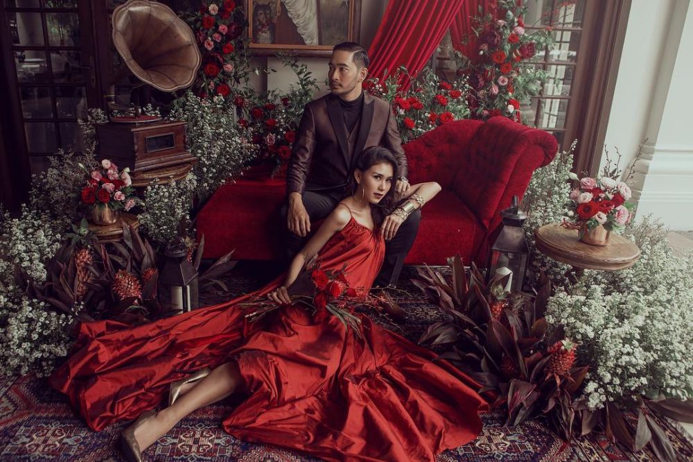 7 Gaya pemotretan prewedding Syahnaz dan Jeje Govinda, elegan