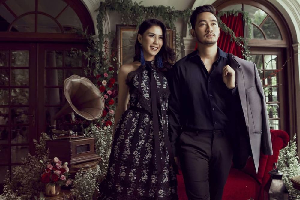 7 Gaya pemotretan prewedding Syahnaz dan Jeje Govinda, elegan