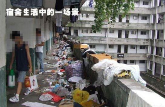 10 Asrama mahasiswa ini jorok banget, bak tempat pembuangan sampah