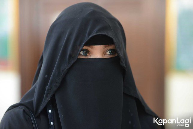 7 Seleb cantik ini akan mengawali 2018 dengan status janda baru