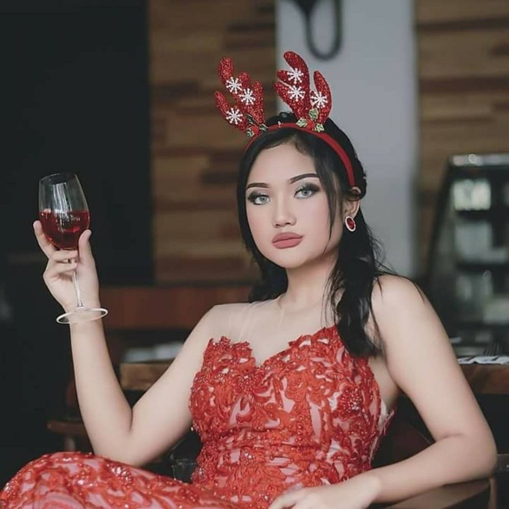 10 Pesona seksi Marion Jola, kontestan Idol 2018 bersuara merdu manja