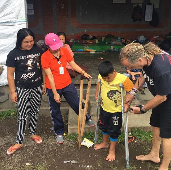 10 Momen Tamara Bleszynski peduli pengungsi Gunung Agung, bikin salut