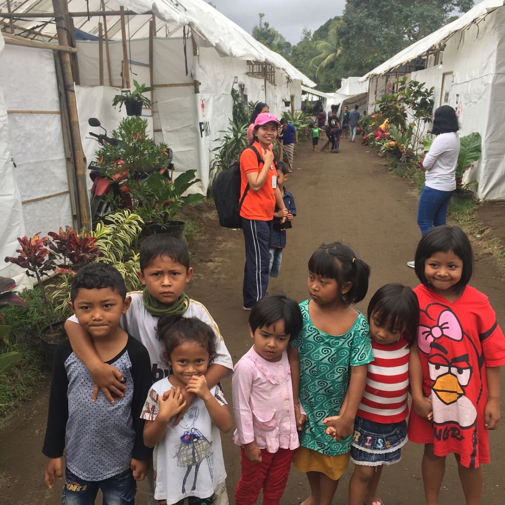 10 Momen Tamara Bleszynski peduli pengungsi Gunung Agung, bikin salut