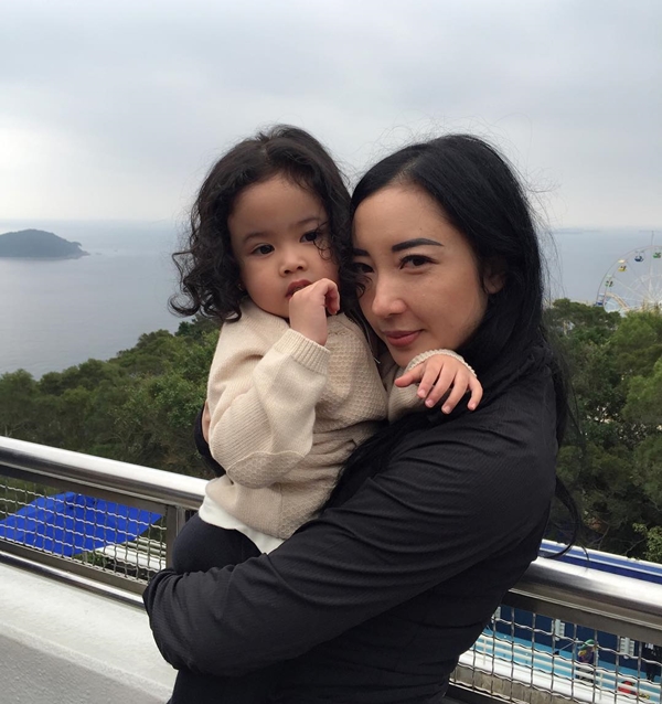 10 Gaya glamor Renny Sutiyoso, putri Bang Yos mantan Gubernur Jakarta