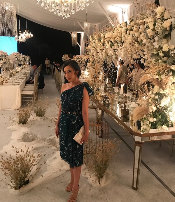 10 Gaya glamor Renny Sutiyoso, putri Bang Yos mantan Gubernur Jakarta