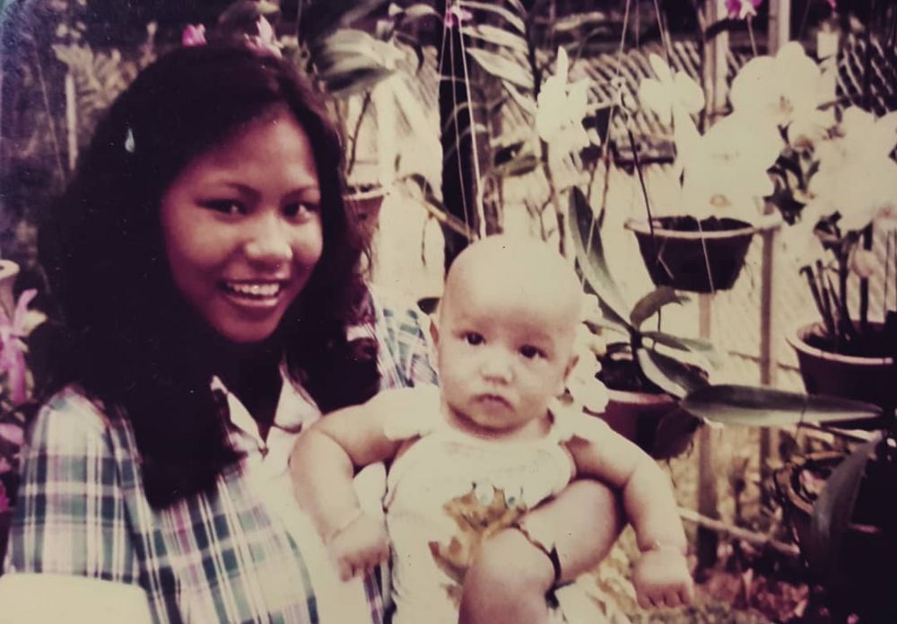 8 Potret jadul seleb Tanah Air dengan ibunya, bikin ikutan terharu