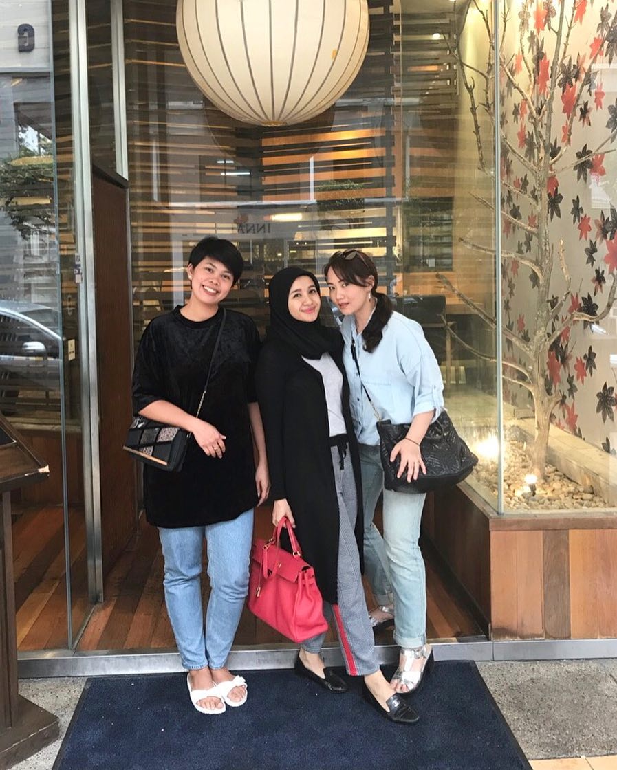 8 Momen manis Laudya Bella & sahabat, tetap dekat meski sudah menikah