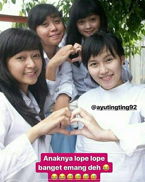 6 Potret Ayu Ting Ting saat masih SMA, alisnya masih tipis banget tuh!