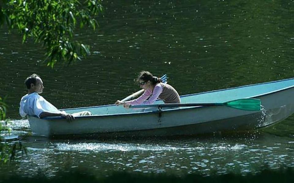 10 Potret pasangan ini buktikan cewek punya tenaga ekstra, kuat banget