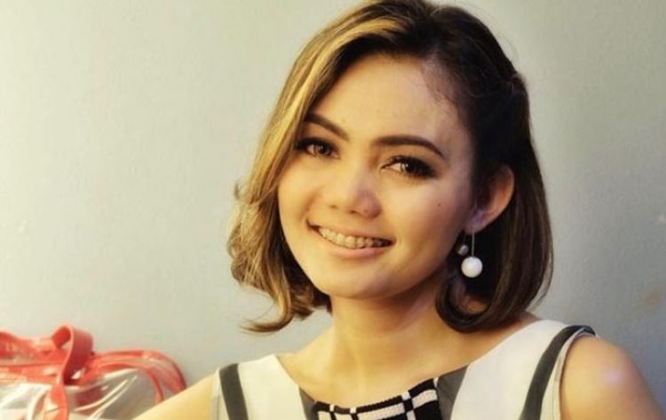 Kelakuan 10 seleb paling kontroversial tahun 2017, heboh ciuman bibir 