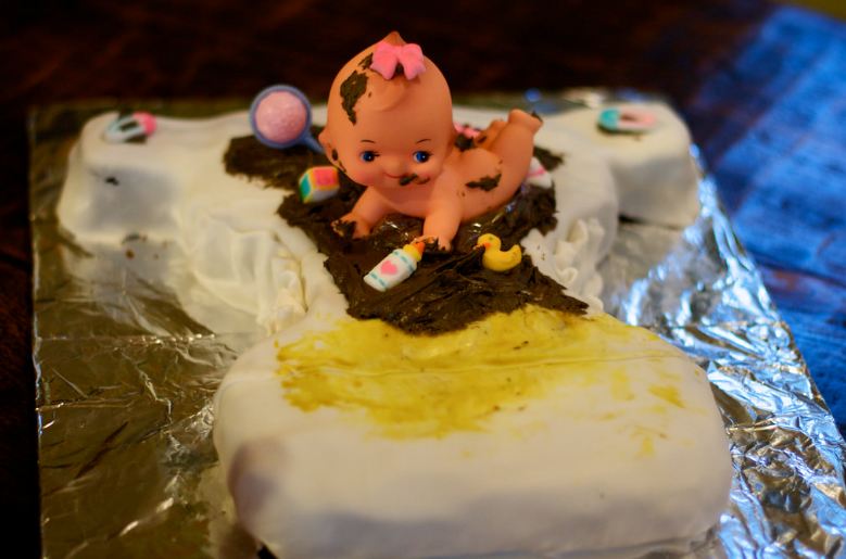 10 Kue unik berbentuk popok tapi penuh kotoran, iyuh banget nggak sih?