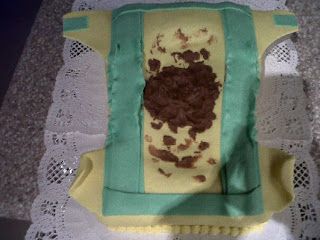 10 Kue unik berbentuk popok tapi penuh kotoran, iyuh banget nggak sih?