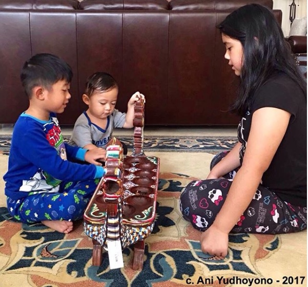 10 Momen akrab ketiga cucu SBY saat main bareng, akur banget