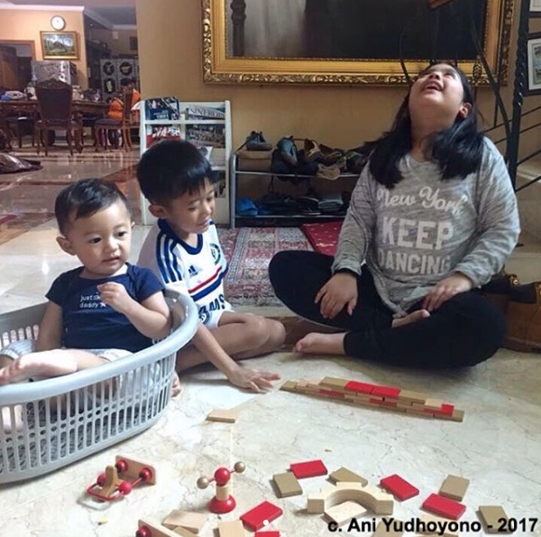 10 Momen akrab ketiga cucu SBY saat main bareng, akur banget