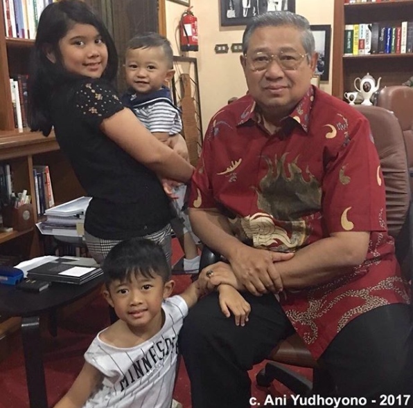 10 Momen akrab ketiga cucu SBY saat main bareng, akur banget