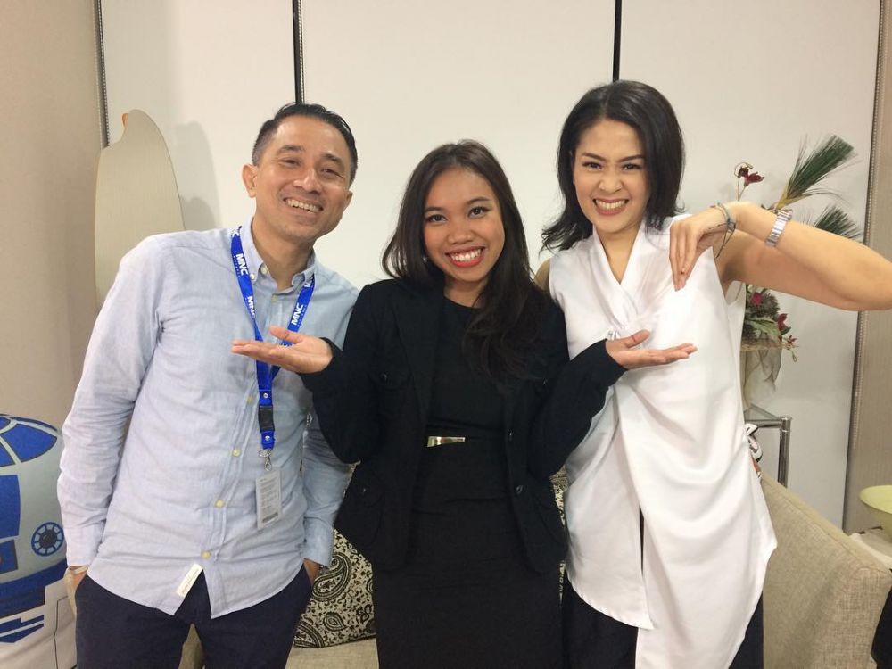 10 Gaya Mumuk Gomez, anggota geng Valerie Thomas yang cantiknya alami