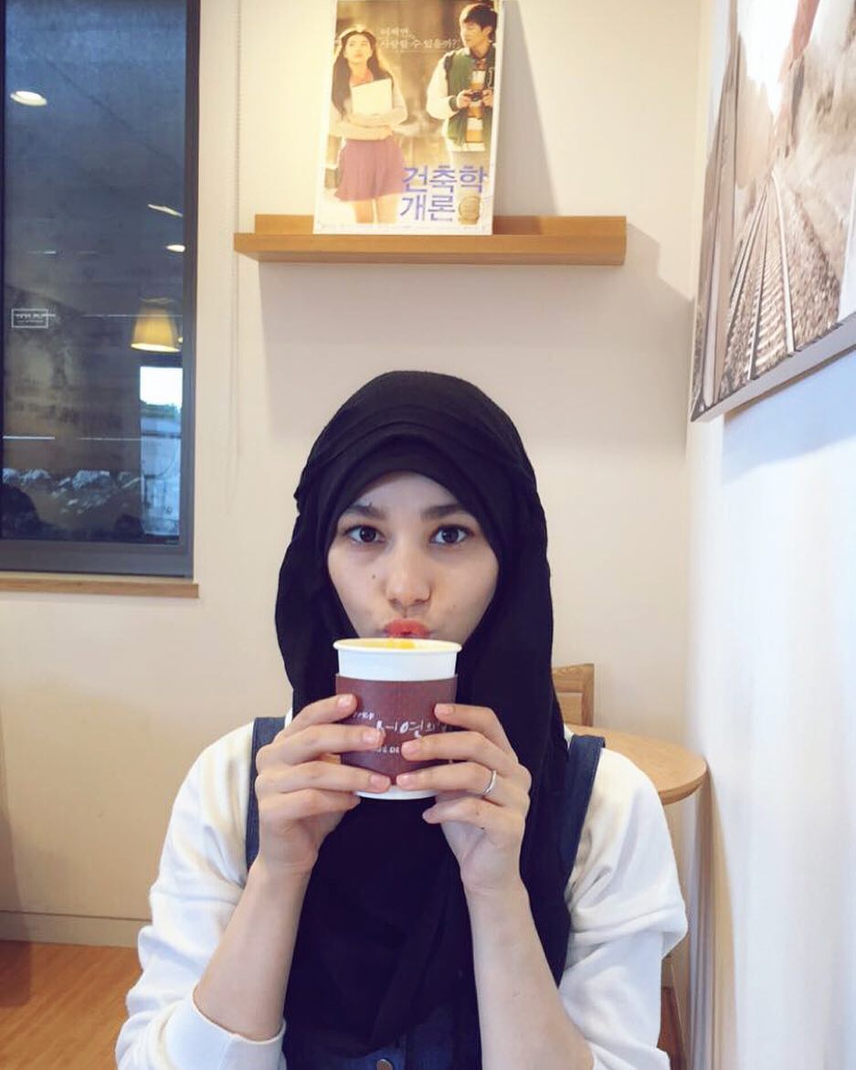 10 Potret Kim Miso, selebgram Korea Muslim yang mirip idol K-Pop