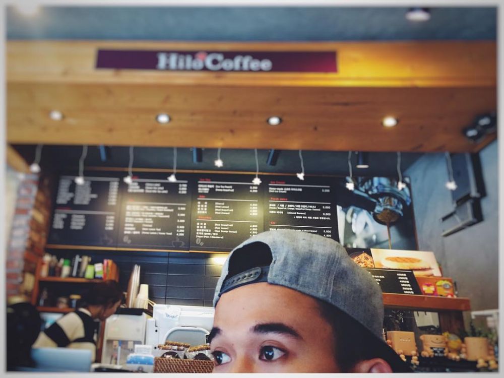 10 Bukti kedekatan Mumuk Gomez & pria yang disebut mirip mendiang Olga