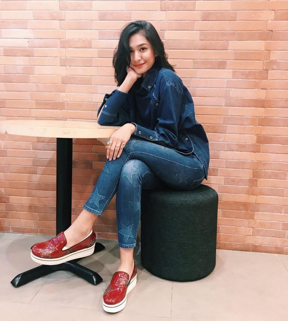 Gaya hits 3 anggota geng Valerie Thomas, kece dan kekinian banget